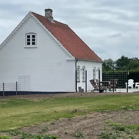 With Great Views On Langeland Nyaraló Lokkeby